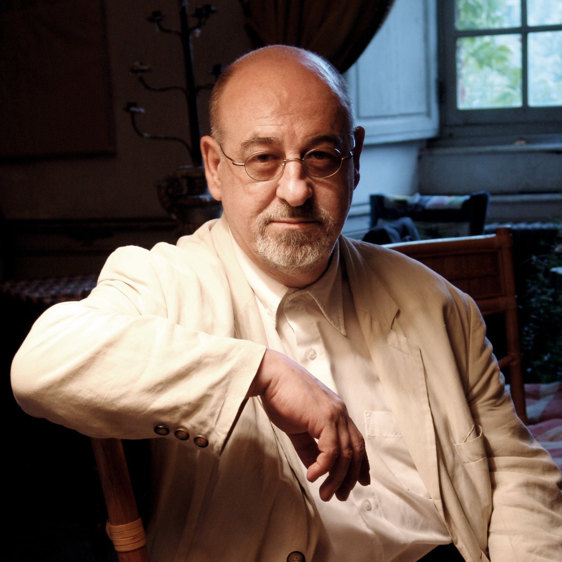 Portrait photographique de Jean Marc Lange dans son atelier